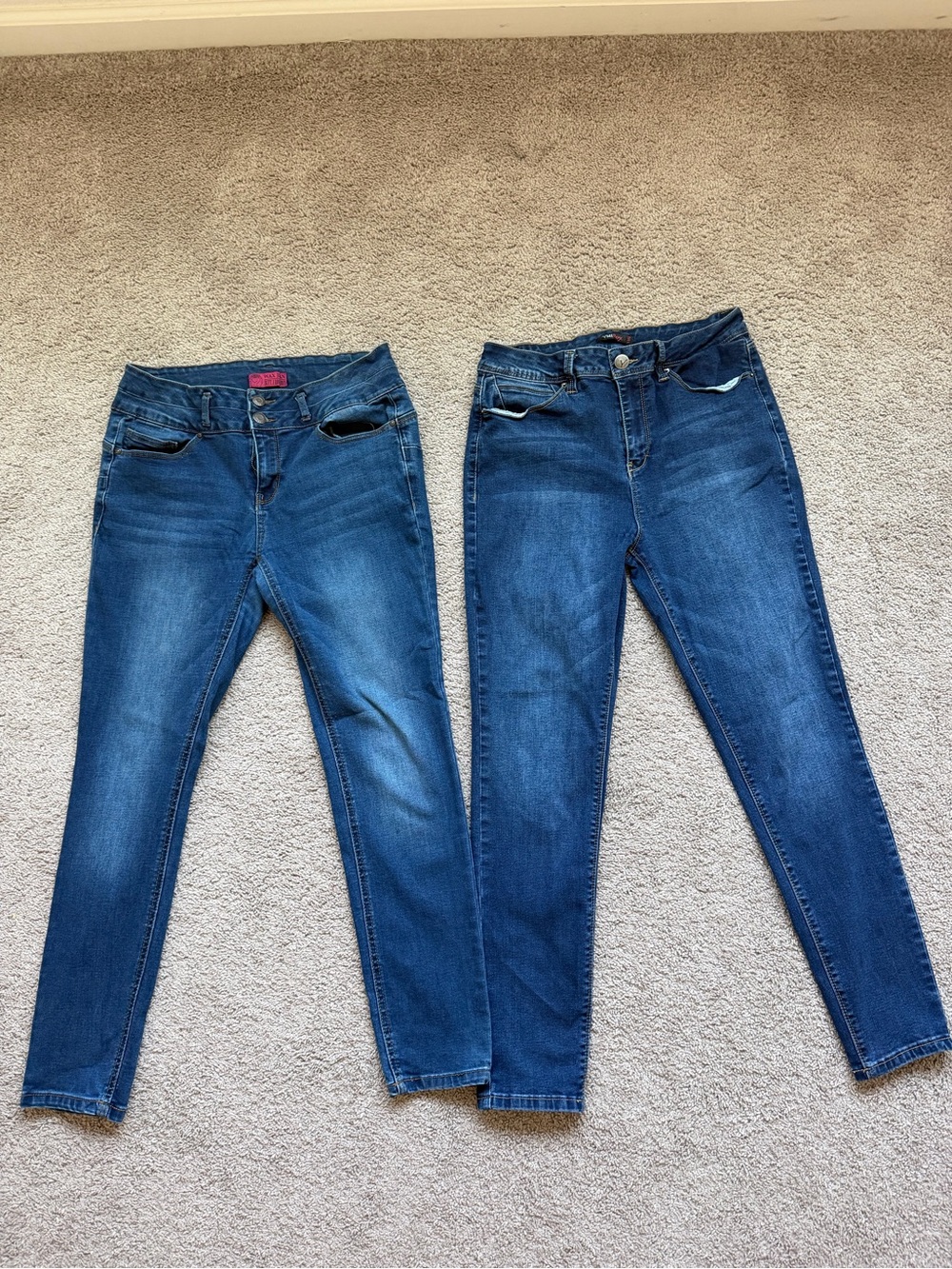GUC 2 Pair Women’s Dark Blue Stretch Skinny Jeans size 13 - Picture 2 of 6